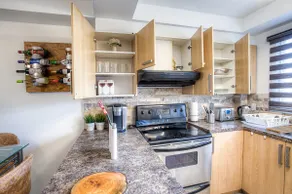 Equipped 3BR with King-size bed in Rougemont MTL! - Image 3