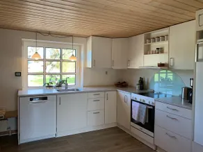 Spacious Countryside Summerhouse Near Beach - Image 3