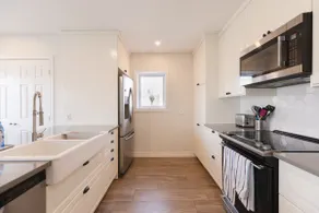 Your Halifornian Home Trendy 3 Bedroom Flat - Image 4