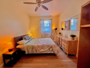 Central, Two Bedroom Guesthouse - Image 5