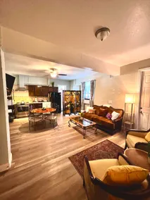Central, Two Bedroom Guesthouse - Image 4