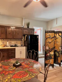 Central, Two Bedroom Guesthouse - Image 3