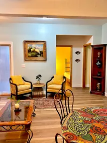 Central, Two Bedroom Guesthouse - Image 2