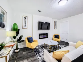 Modern Duplex - Private Backyard & Pet Friendly - Image 4