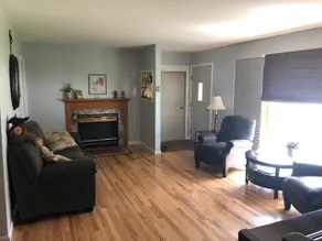 Very nice 3 bedroom home with fireplace and space - Image 3