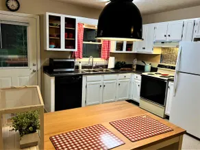 147 Parker’s Home Away - Image 4