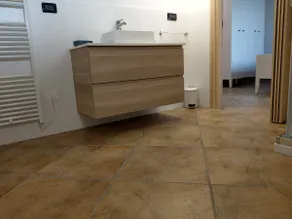 Loft-style apartment just steps from the sea - Image 4