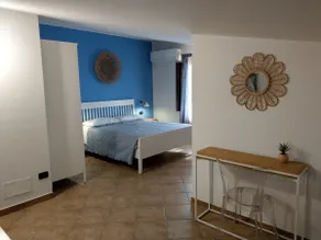 Loft-style apartment just steps from the sea - Image 3