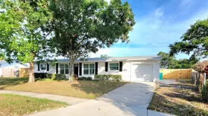 Lovely Modern POOL home. 13 mins to the Beach! - Image 5