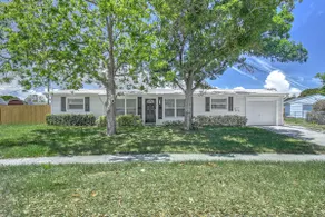Lovely Modern POOL home. 13 mins to the Beach! - Image 4