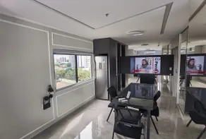 Flat and Meeting Room in an INNOVATIVE HYBRID SPACE! - Image 3