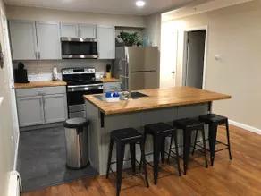 Cozy cottage with pool, walking distance to lake - Image 4