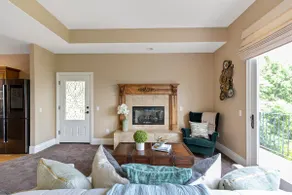 Adorable 1 bedroom with cozy fireplace and balcony - Image 3