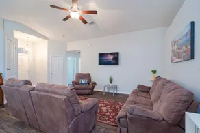 Charming 3 bedroom- close to the beach! - Image 3