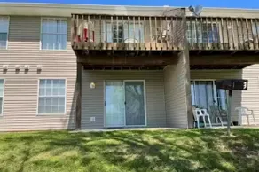 Walk-in 1 BDRM Condo w/ water view - Image 5