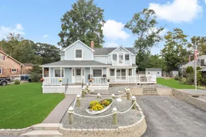 Rhode Island Haven: Walk to Greenwich Bay! - Image 2