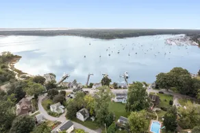 Rhode Island Haven: Walk to Greenwich Bay! - Image 3