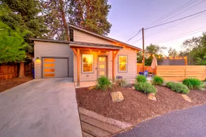 Close, Cute & Clean! *Hot Tub* Bend Adventure Base - Image 2