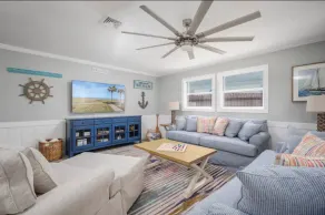 Poolside Oasis ~ walking distance to Downtown - Image 4