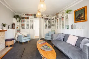 5mins to Mona, Stunning Waterfront Home & Garden - Image 2