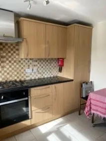 lovely 2 bedroom apartment with modern furniture - Image 2
