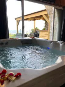 Unusual night with private jacuzzi and pool - Image 5
