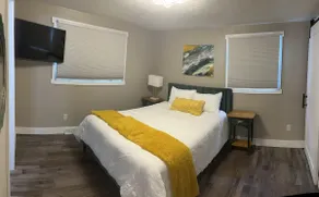 Cozy Home .5 miles from Lambeau Field - Image 3