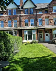 Fully refurbished modern ground floor 2 bed apartment. 700 yards from the beach❤ - Image 3