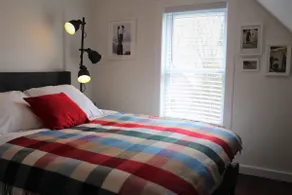 Stylish 2-bedroom apartment with Mt Sutton view - Image 2