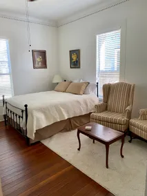 Historic 3 bedroom home near downtown - Image 2