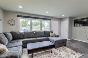 Hamilton!5 Bdrm welcoming home in heart of Omaha - Image 4