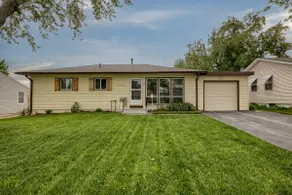 Hamilton!5 Bdrm welcoming home in heart of Omaha - Image 3