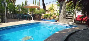 YEYE cottage full of life with heated pool. - Image 2