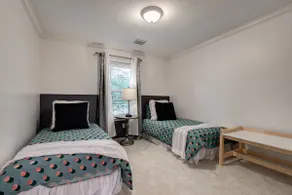 Charming Townhome, 3 beds, 2.1 baths, 2 car garage - Image 4