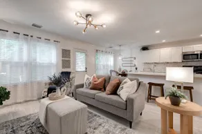 Charming Townhome, 3 beds, 2.1 baths, 2 car garage - Image 2