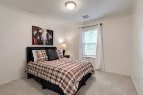 Charming Townhome, 3 beds, 2.1 baths, 2 car garage - Image 5
