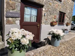 Granary- Cheerful cottage with indoor log burner - Image 2