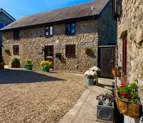 Granary- Cheerful cottage with indoor log burner - Image 3