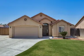 “Family Retreat • 1 Min from Hwy 99 • BBQ Grill” - Image 2