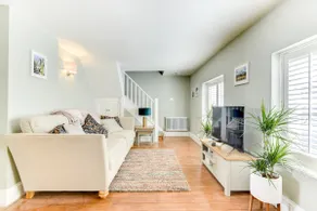 Beautiful 2 Bedroom Cottage with Private Courtyard in Arundel Centre - Image 3