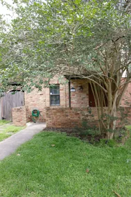 Modern 2 bedroom townhouse with covered parking - Image 3