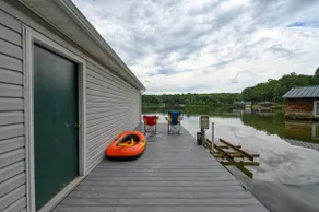 Stepping Stone Cove :: Lakefront w/ Dock, Fireplaces & Hot Tub - Image 5