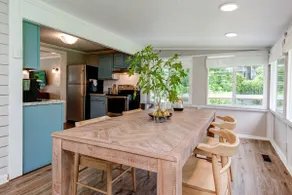 Cottage w/ hot tub, kitchen near hiking & Main St. - Image 3