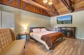 •Rustic Home • Acreage • Hot tub • Events Welcome - Image 4