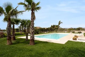 Villa Paradiso with private pool, BBQ area, huge garden and free parking - Image 2