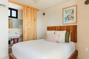 Hotel-Style Suite w/Rooftop Pool - Image 3