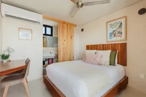 Hotel-Style Suite w/Rooftop Pool - Image 5