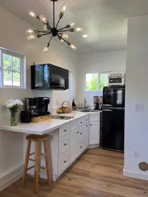 Bright private suite! Near Six Flags! Rare Find! - Image 4