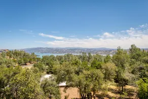 Stylish & Cozy ~ Stunning Lake Views ~ ♛Royal Beds - Image 2