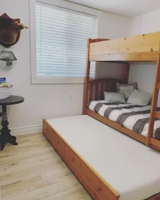 Lakeshore Lodging-Your 5 bedroom Lakeside Retreat - Image 3